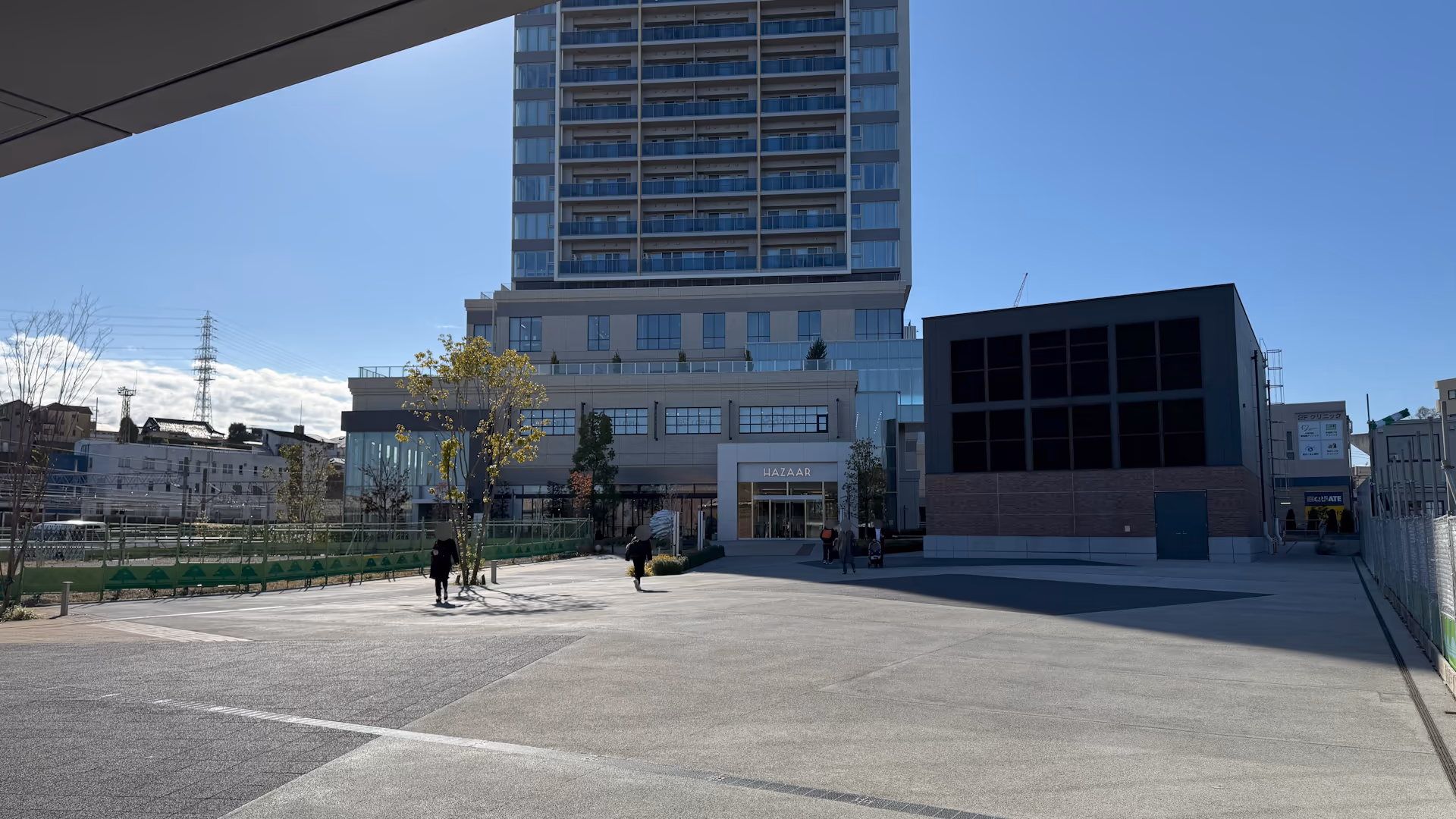 羽沢横浜国大駅前